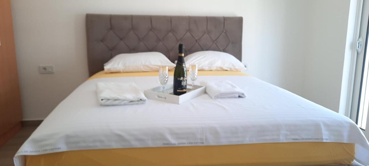 Studio Apartments Jupo Ulcinj Exterior photo