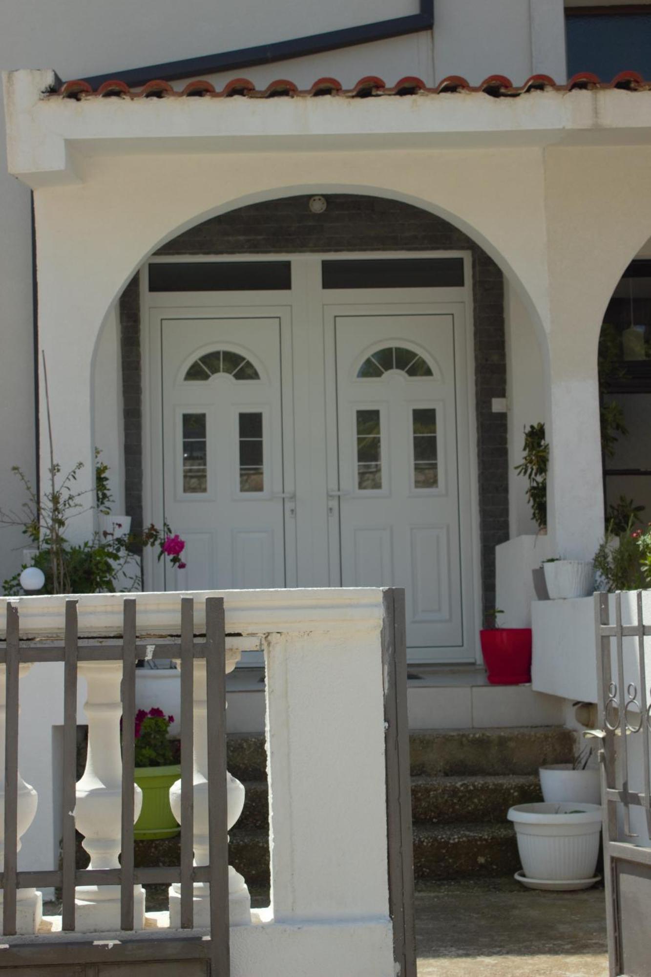 Studio Apartments Jupo Ulcinj Exterior photo
